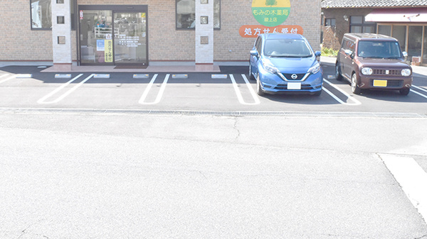 もみの木薬局　綾上店の駐車場