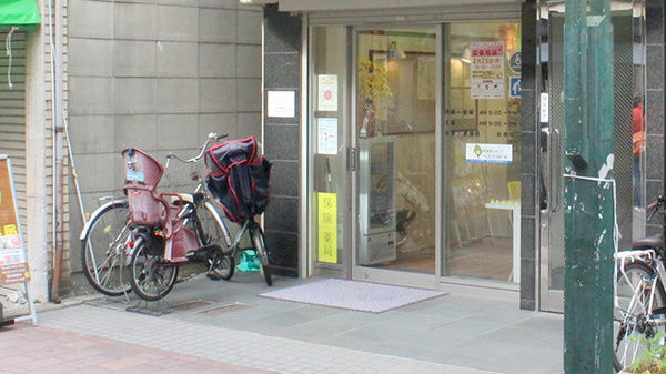 あひる薬局の入口
