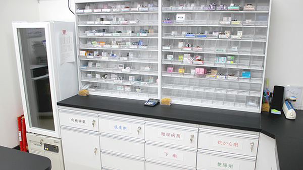 サンケア薬局　二戸堀野店の薬棚
