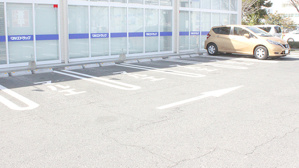 マルエ薬局前橋天川原店の駐車場