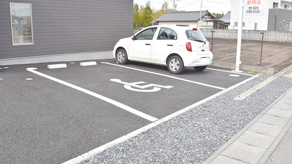 中央薬局那珂店の駐車場