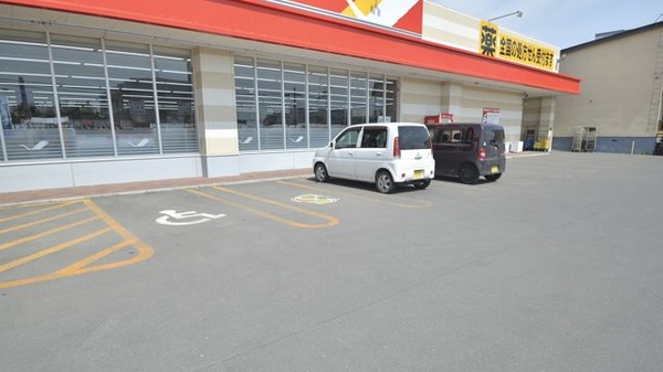 調剤薬局ツルハドラッグ北見公園店の駐車場