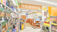 調剤薬局ツルハドラッグむつ小川店の入口