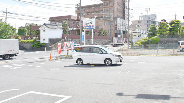 調剤薬局ツルハドラッグ上溝店の駐車場