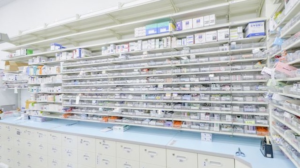 ツルハドラッグイオンタウン矢本調剤薬局の薬棚