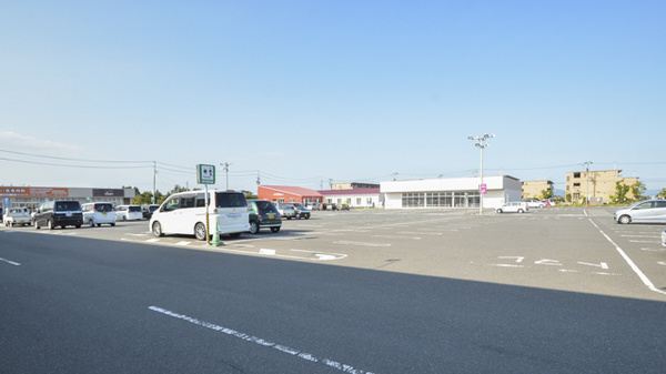 ツルハドラッグイオンタウン矢本調剤薬局の駐車場