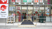 スギ薬局　名駅北店の入口