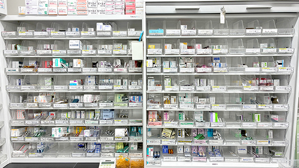 アリーナ薬局　しだみ店の薬棚