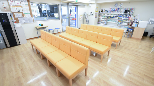 たんぽぽ薬局　知立店の待合スペース