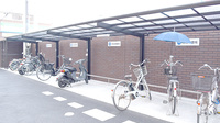 康仁薬局楽々園店の駐輪場
