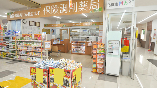 調剤薬局ツルハドラッグ大阪南住吉店の入口