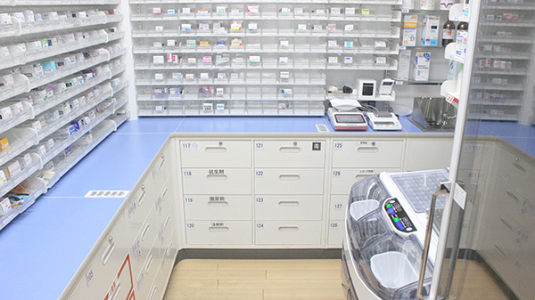 調剤薬局ツルハドラッグ千葉中央3丁目店の調剤室