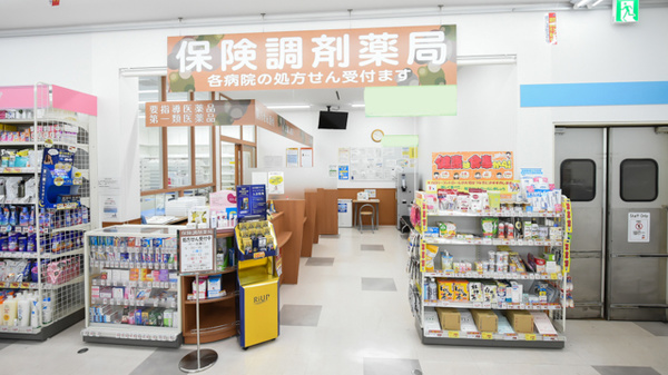 調剤薬局ツルハドラッグ月寒東2条店の入口