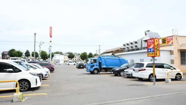 調剤薬局ツルハドラッグ月寒東2条店の駐車場