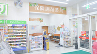 調剤薬局ツルハドラッグ東根神町店の入口