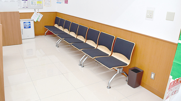 調剤薬局ツルハドラッグ苫小牧弥生店の待合スペース