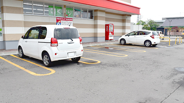 調剤薬局ツルハドラッグ苫小牧弥生店の駐車場