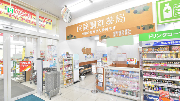 調剤薬局ツルハドラッグ石巻広渕店の入口