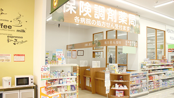 調剤薬局ツルハドラッグ発寒13条店の入口