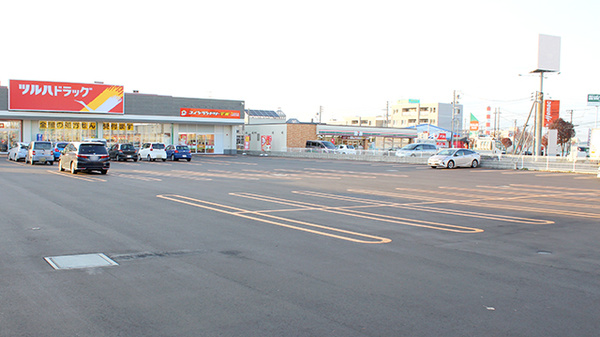 調剤薬局ツルハドラッグ発寒13条店の駐車場