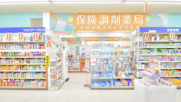 調剤薬局ツルハドラッグ郡山安積店の入口