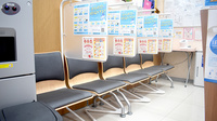 調剤薬局ツルハドラッグ秋田川尻店の待合スペース