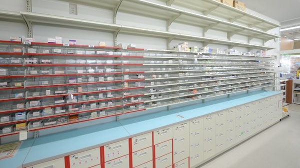 調剤薬局ツルハドラッグ大津石山店の薬棚