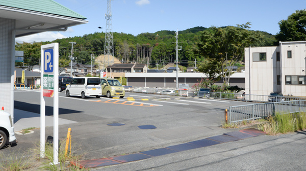 調剤薬局ツルハドラッグ大津石山店の駐車場
