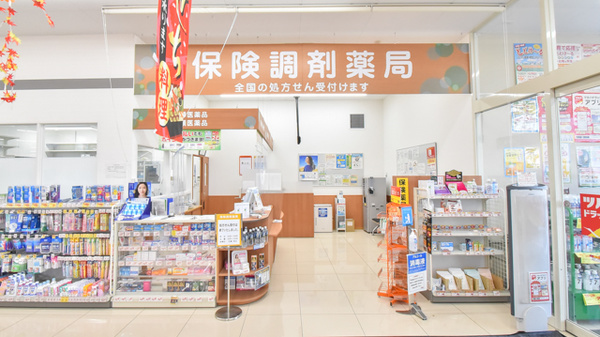 調剤薬局ツルハドラッグ旭川末広北店の入口