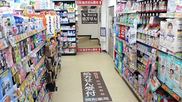 薬局くすりの福太郎白山店の入口