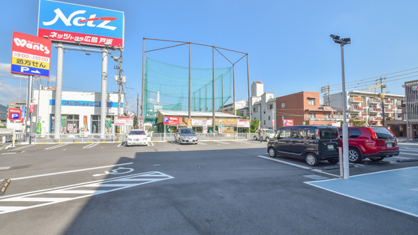 ウォンツ戸坂薬局の駐車場