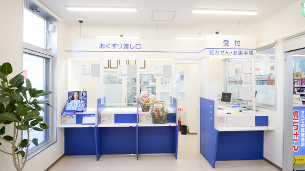 ウォンツ中須薬局の受付/カウンター