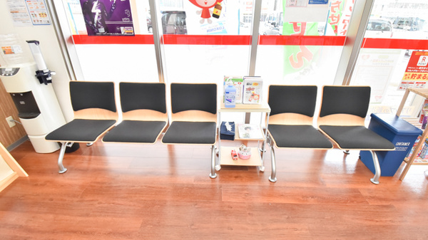 レデイ薬局佐古店の待合スペース