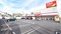 ツルハ薬局東野店の駐車場