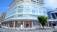 調剤薬局ツルハドラッグ勝川駅店の外観