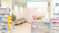 ドラッグセイムス石川台薬局の入口