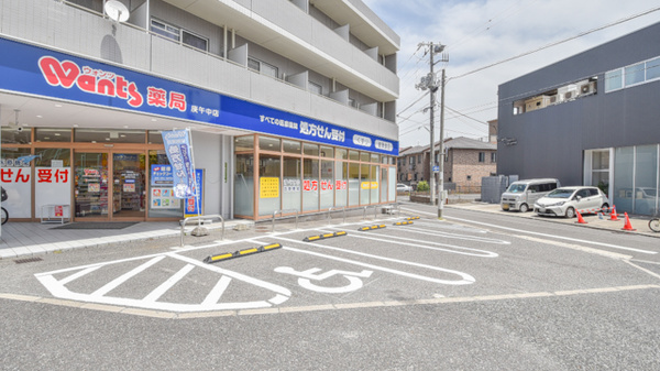 ウォンツ薬局庚午中店の駐車場