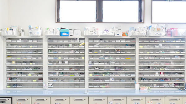 らら薬局大塩店の薬棚