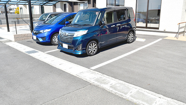 らら薬局大塩店の駐車場