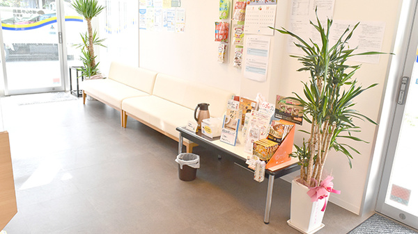 ぼうしや薬局　宮西店の待合スペース