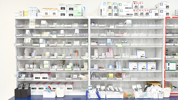 ぼうしや薬局　宮西店の薬棚