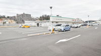 スギ薬局　富雄三松店の駐車場