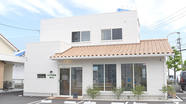 ゆずりは薬局青江店の外観