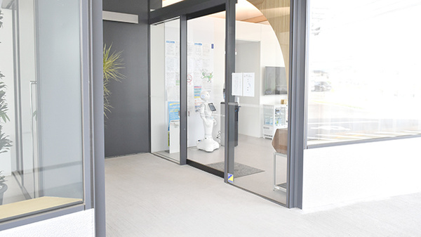 スマイル調剤薬局藍住店の入口