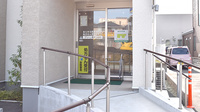 グリーン薬局黒髪店の入口