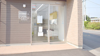 ケヤキ調剤薬局明治店の入口