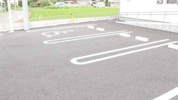 カトレア薬局の駐車場