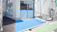 新生堂薬局　福岡徳洲会病院前店の入口