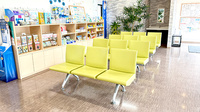 花・花薬局平出店の待合スペース