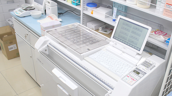 ドラッグセイムス府中西府薬局の調剤器具